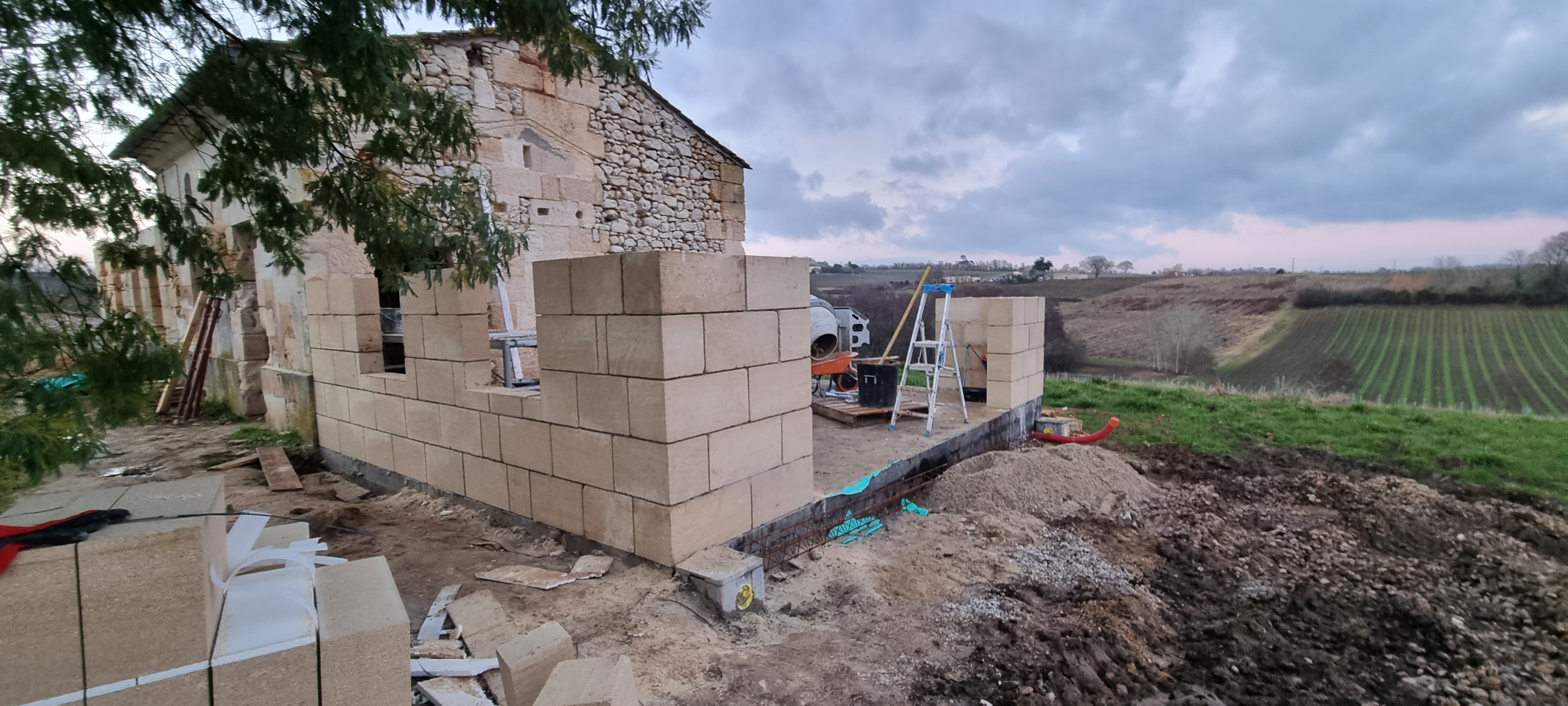 Extension en pierre de taille + pose IPE300
