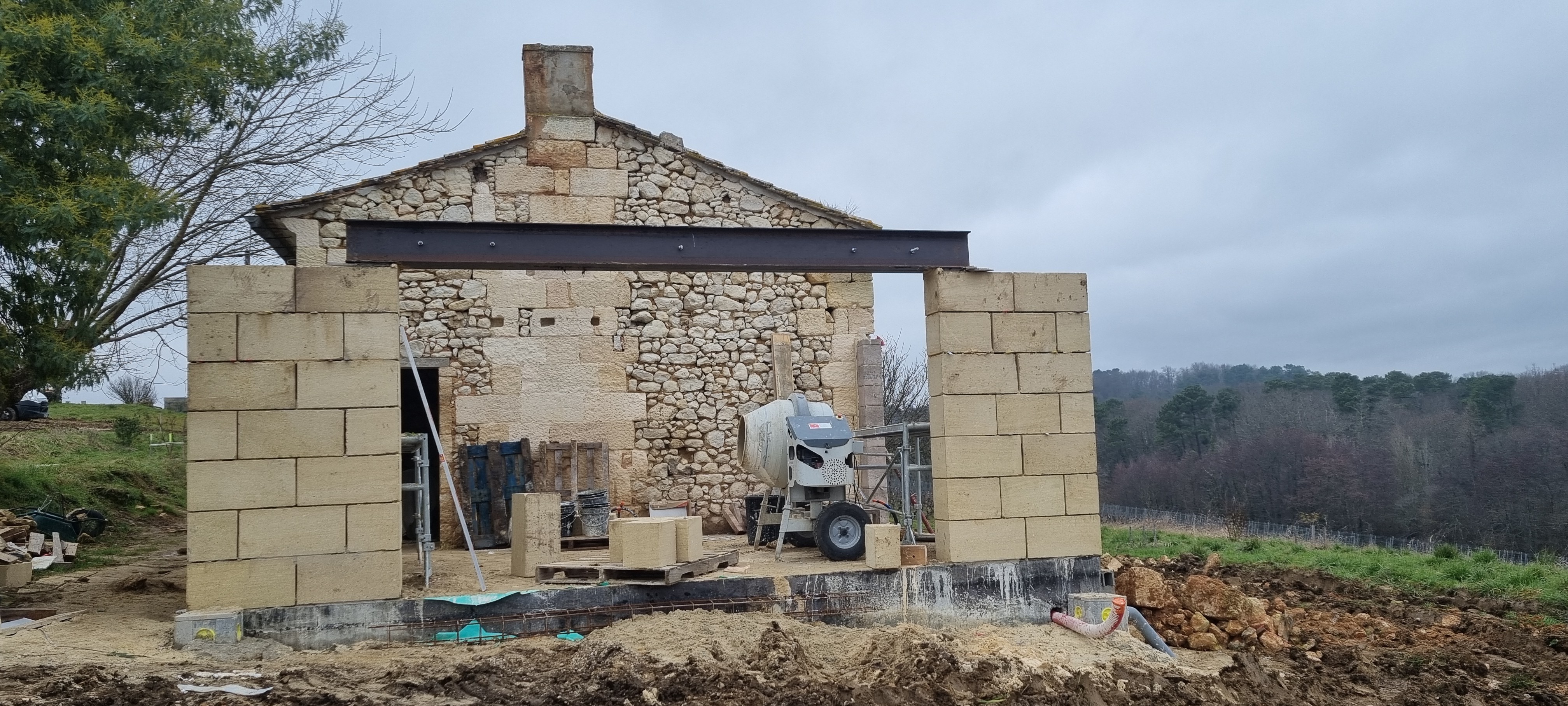 Extension en pierre de taille + pose IPE300