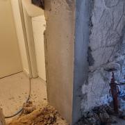 Réalisation d'une petite ouverture (Passage/liaison sous escalier)