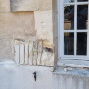 Changement d'une pierre de gond