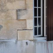 Changement d'une pierre de gond