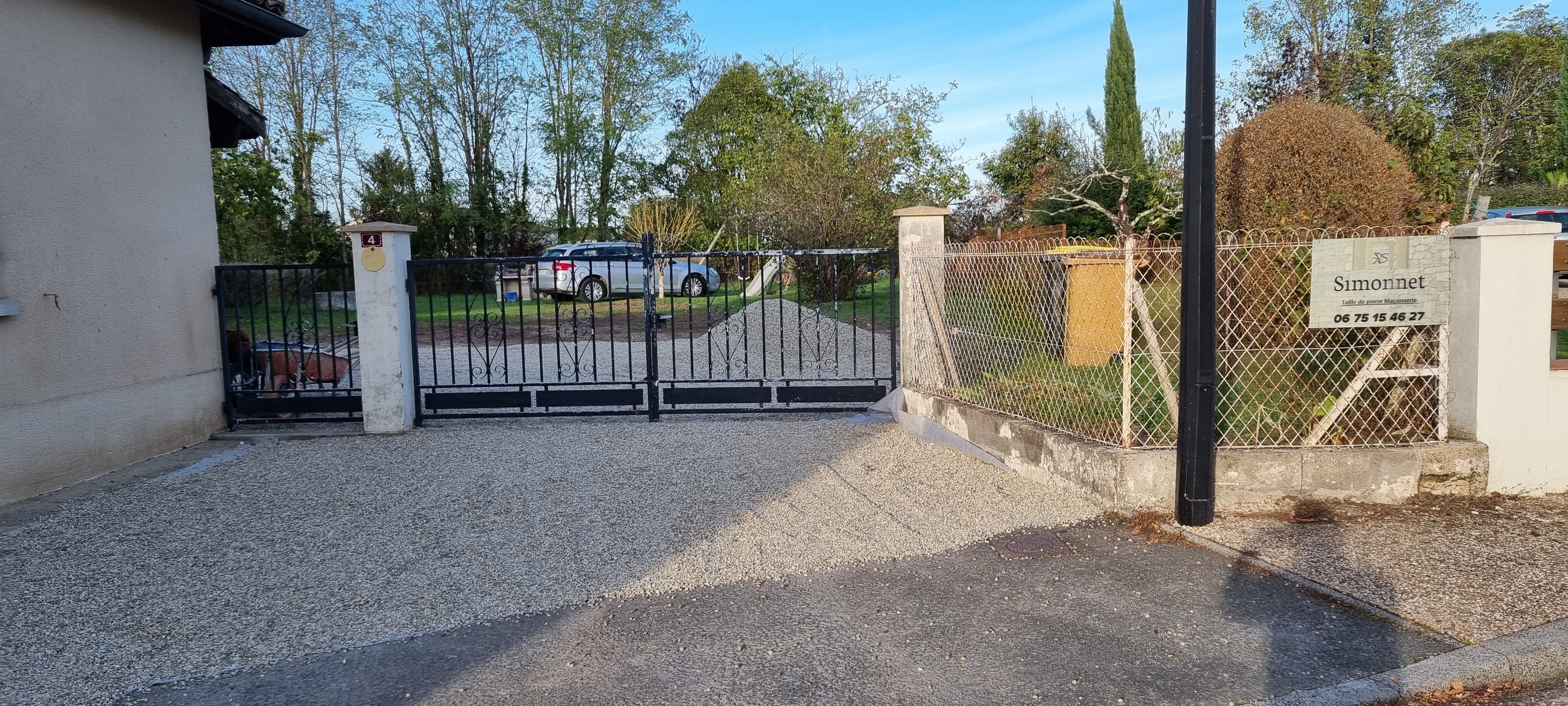 remise au propre d'une allée gravillonné