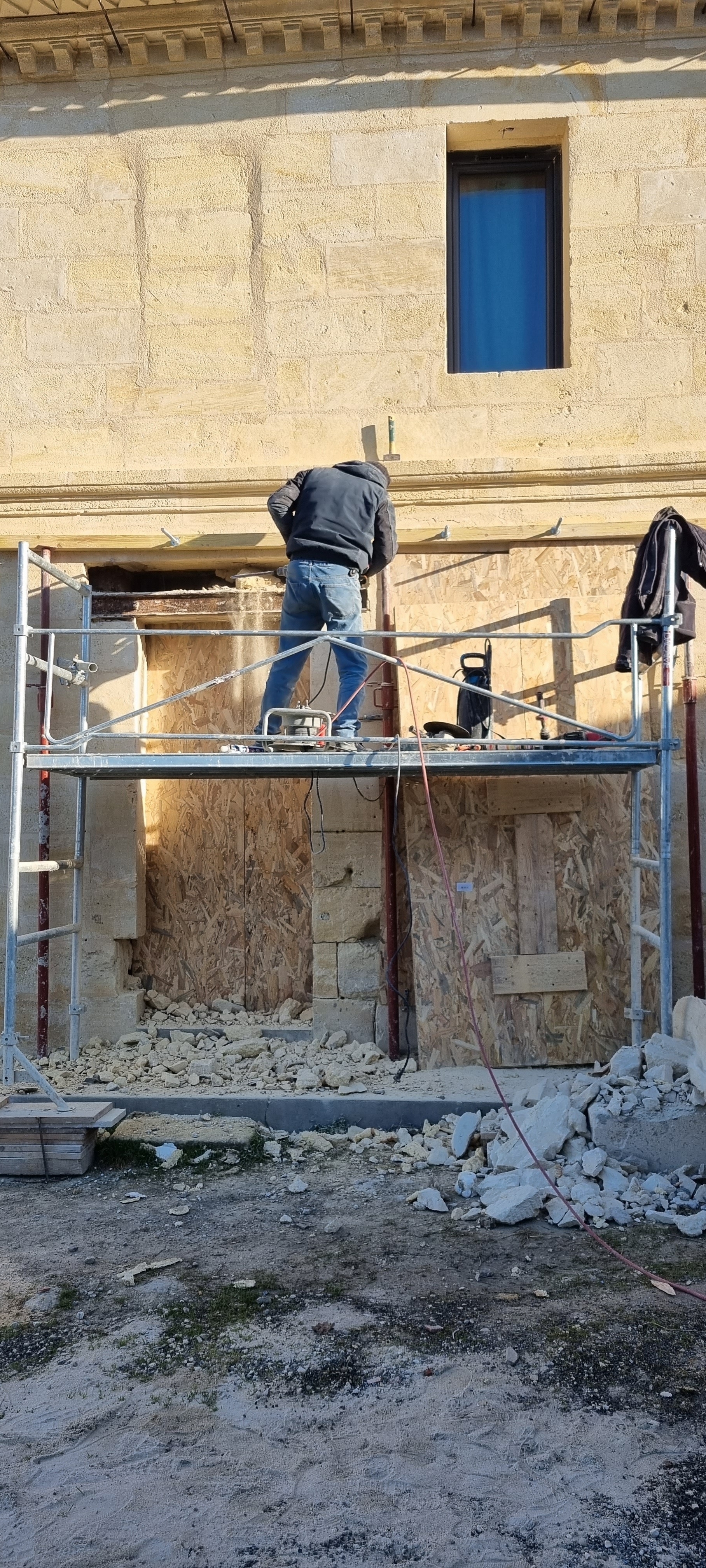 Ouverture mur pierre de taille en façade