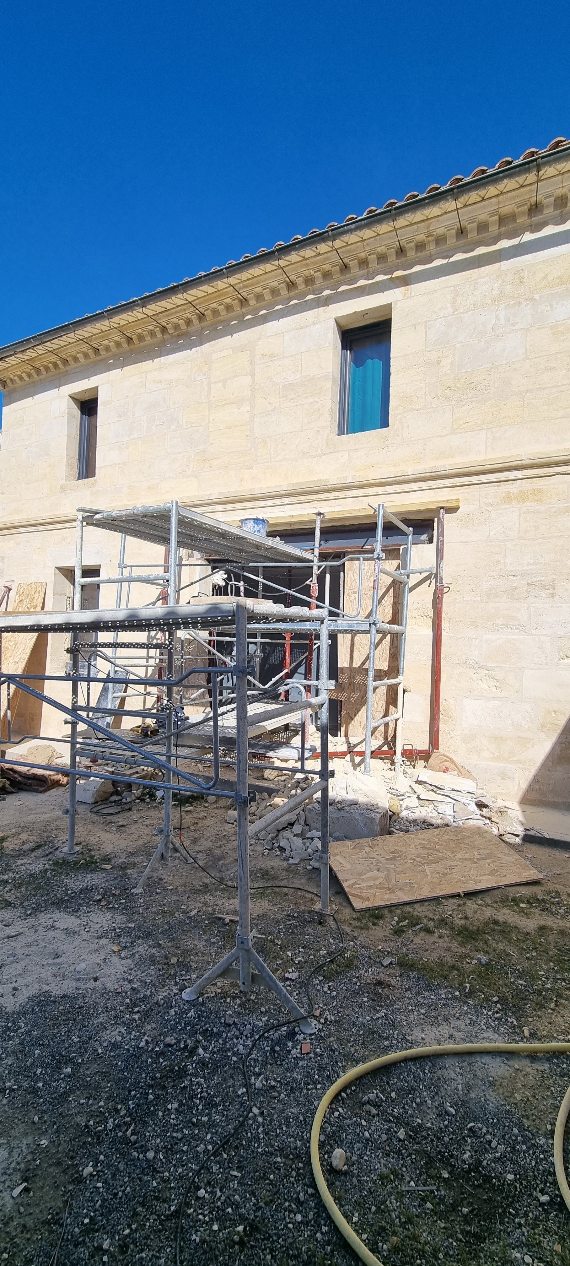 Ouverture mur pierre de taille en façade