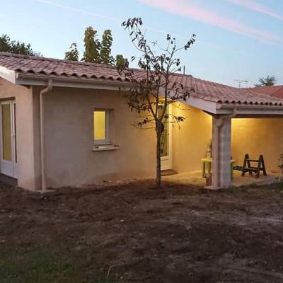 Réalisation d'un garage + enduit traditionnelle taloché